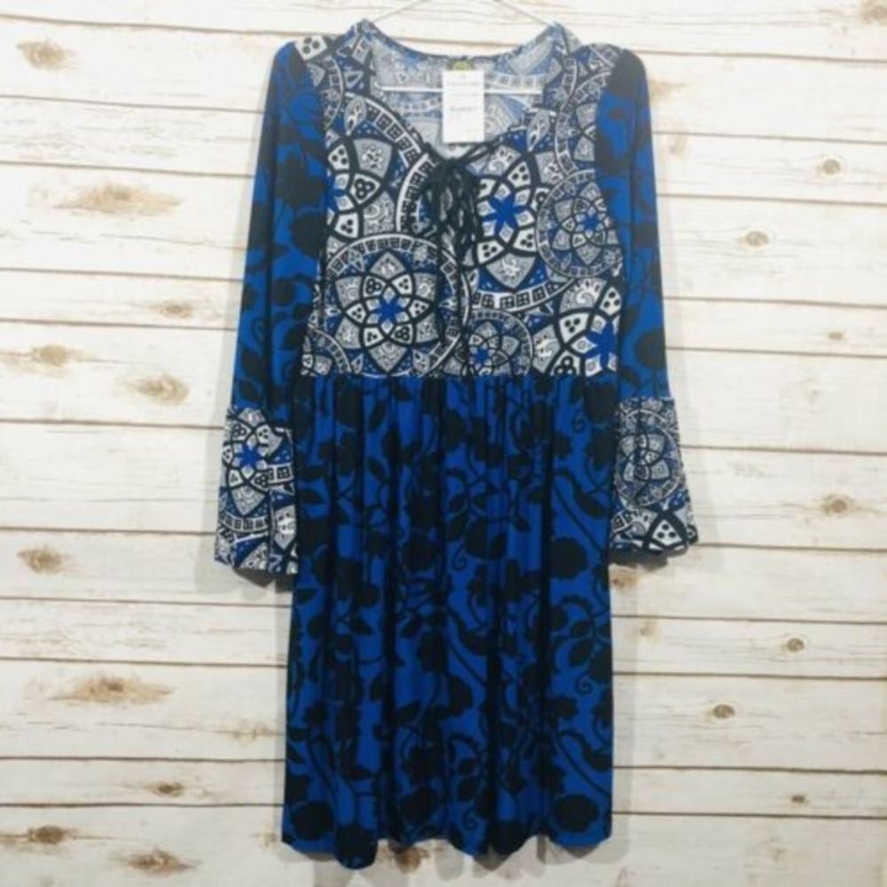 24/7 Comfort Apparel Woman’s Blue/ Black Bell Sleeve Dress Size L.